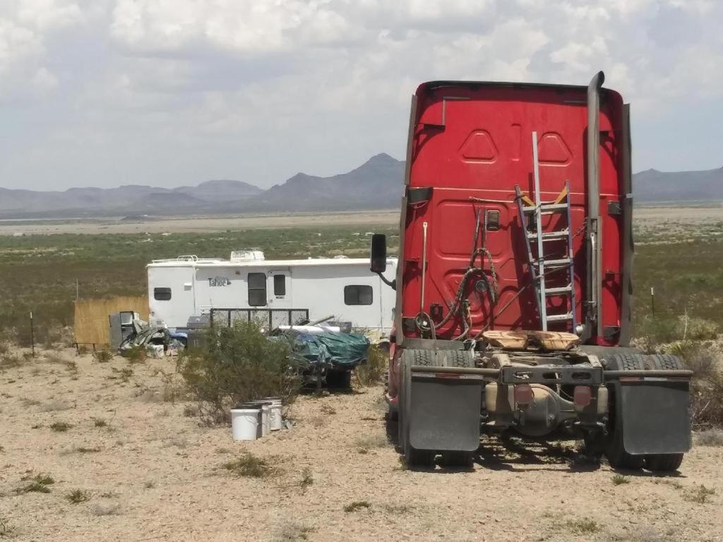 Camping At Desert Gardens Oasis In Lobo, Tx Van Horn Exterior foto